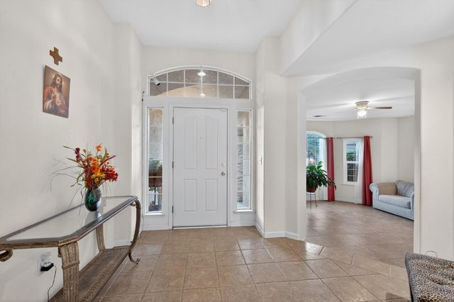 2995 E Pryor Drive, Fresno, CA 93720