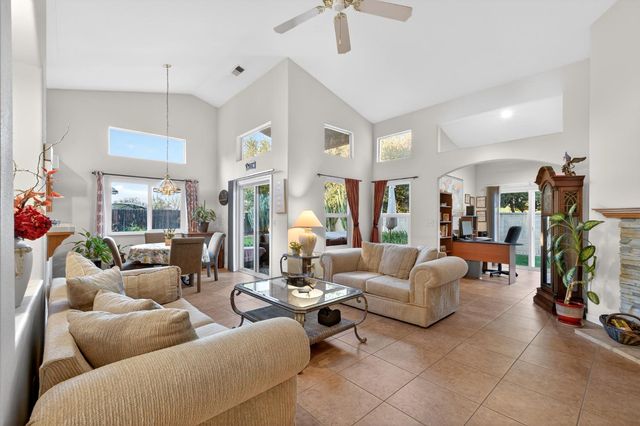 2995 E Pryor Drive, Fresno, CA 93720