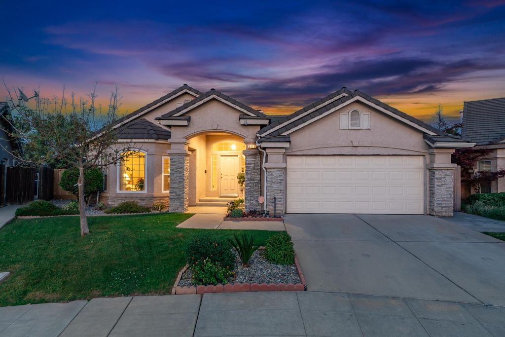 2995 E Pryor Drive, Fresno, CA 93720