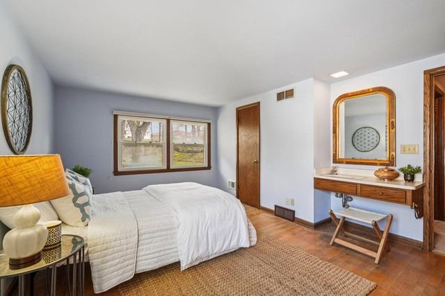 503 Westminster DRIVE, Waukesha, WI 53186