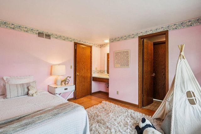 503 Westminster DRIVE, Waukesha, WI 53186