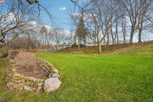 503 Westminster DRIVE, Waukesha, WI 53186