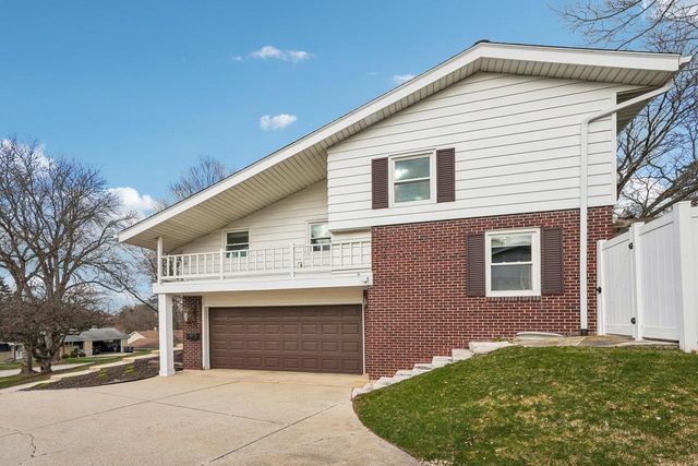 503 Westminster DRIVE, Waukesha, WI 53186