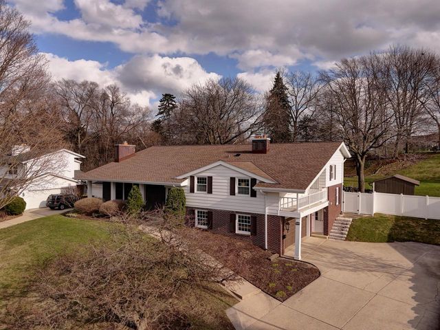 503 Westminster DRIVE, Waukesha, WI 53186
