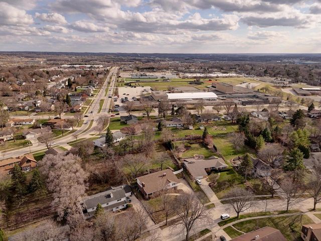 503 Westminster DRIVE, Waukesha, WI 53186