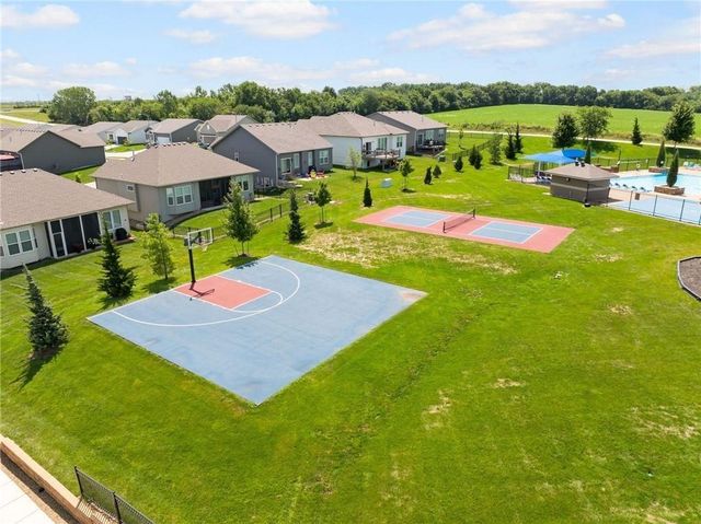 20854 W 190th Place, Spring Hill, KS 66083