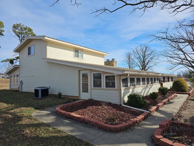 1621 Sunset Terrace, West Plains, MO 65775