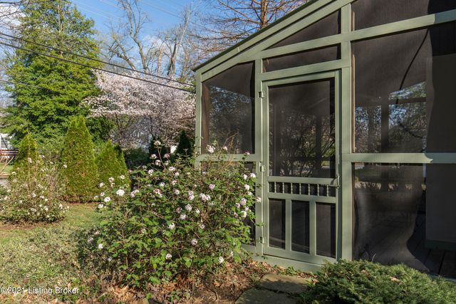 9 Rebel Rd, Louisville, KY 40206