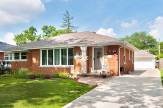 404 N Elmhurst Avenue, Mount Prospect, IL 60056