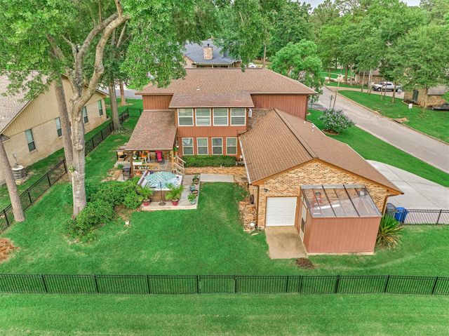 660 Hillcrest Drive, Huntsville, TX 77340