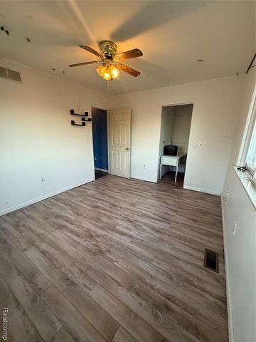 764 White Avenue, Lincoln Park, MI 48146