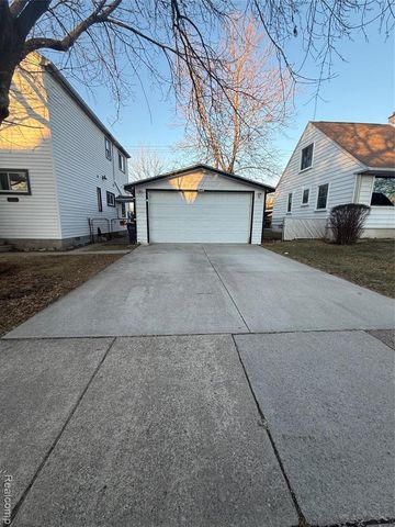 764 White Avenue, Lincoln Park, MI 48146