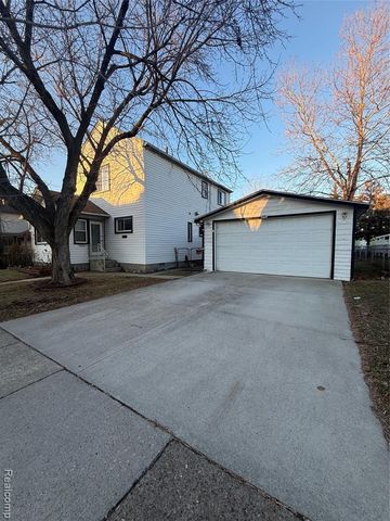 764 White Avenue, Lincoln Park, MI 48146