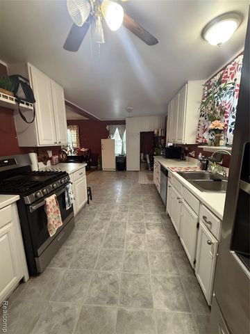 764 White Avenue, Lincoln Park, MI 48146