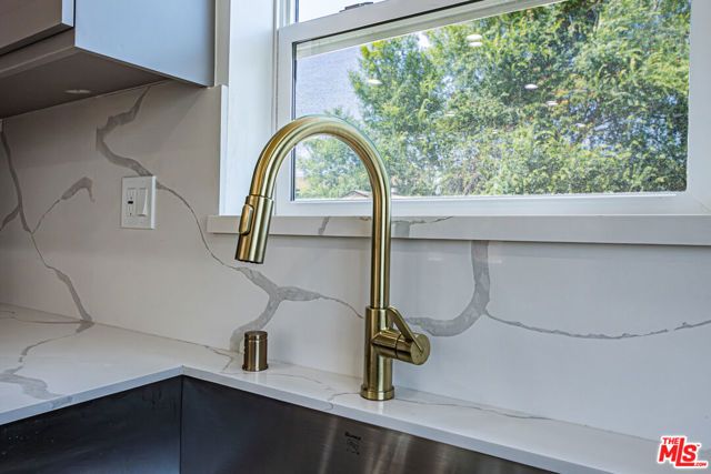 2055 S Garth Avenue, Los Angeles, CA 90034