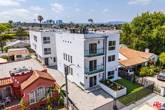 2055 S Garth Avenue, Los Angeles, CA 90034