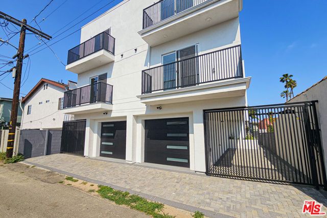 2055 S Garth Avenue, Los Angeles, CA 90034