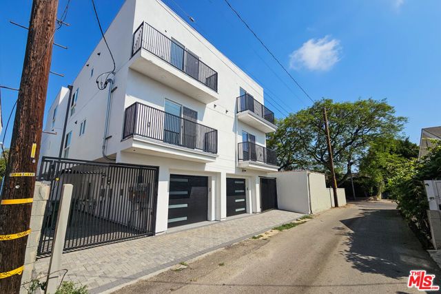 2055 S Garth Avenue, Los Angeles, CA 90034