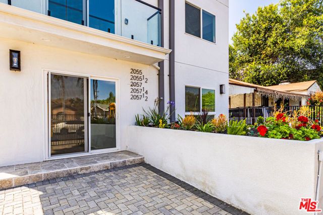 2055 S Garth Avenue, Los Angeles, CA 90034