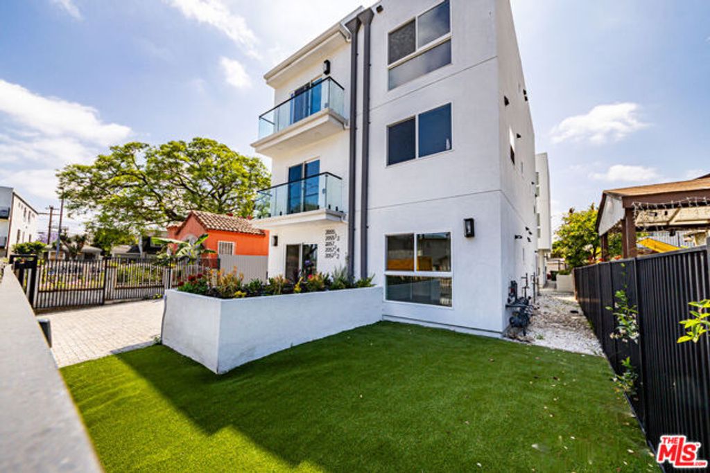 2055 S Garth Avenue, Los Angeles, CA 90034