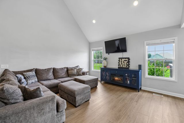 1991 Young Ln, Chapel Hill, TN 37034