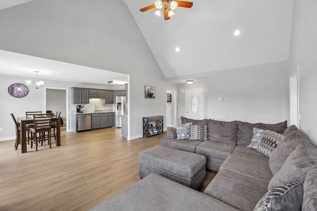 1991 Young Ln, Chapel Hill, TN 37034