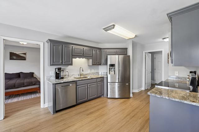 1991 Young Ln, Chapel Hill, TN 37034