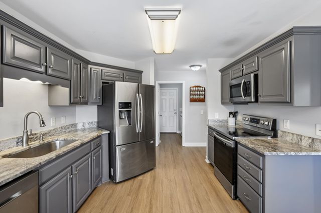 1991 Young Ln, Chapel Hill, TN 37034