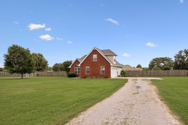 1991 Young Ln, Chapel Hill, TN 37034