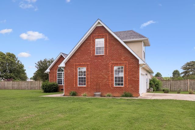 1991 Young Ln, Chapel Hill, TN 37034