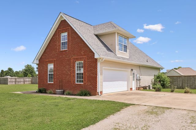 1991 Young Ln, Chapel Hill, TN 37034
