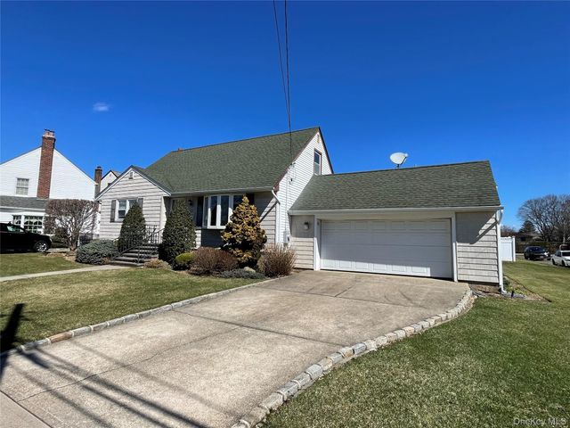400 Foch Boulevard, Mineola, NY 11501