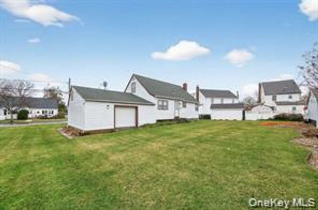 400 Foch Boulevard, Mineola, NY 11501