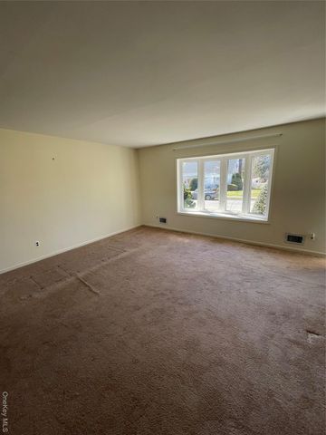 400 Foch Boulevard, Mineola, NY 11501