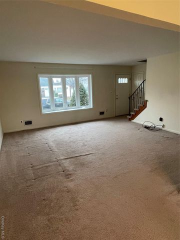 400 Foch Boulevard, Mineola, NY 11501