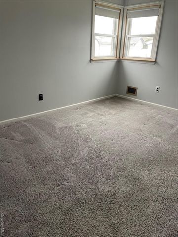 400 Foch Boulevard, Mineola, NY 11501