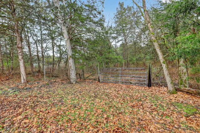 5815 Bradyville Rd, Bradyville, TN 37026