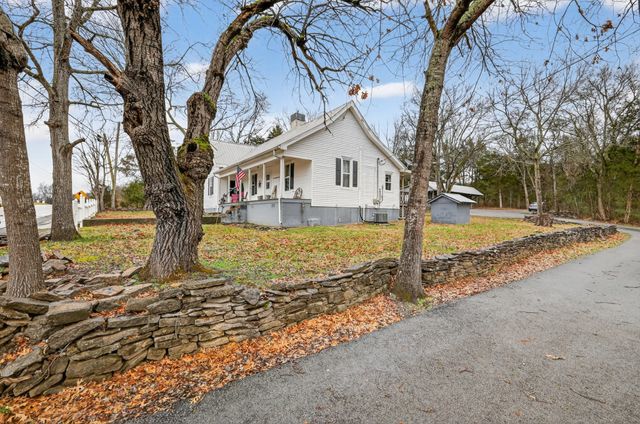 5815 Bradyville Rd, Bradyville, TN 37026