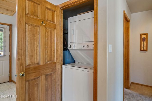 2353 S Buffalo Loop, Overgaard, AZ 85933