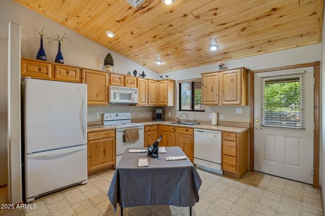 2353 S Buffalo Loop, Overgaard, AZ 85933