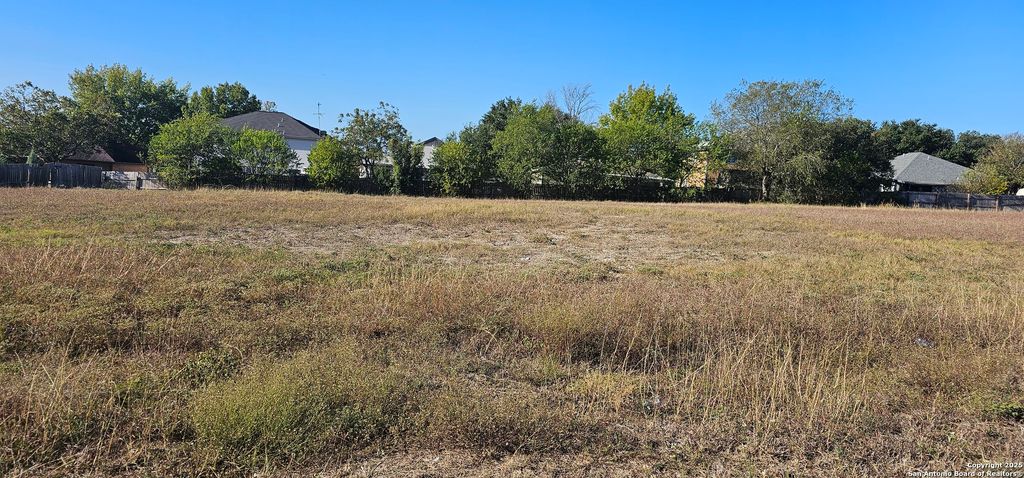 809 Toepperwein, Converse, TX 78109