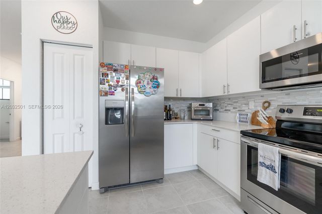 561 NW 204th St, Miami Gardens, FL 33169