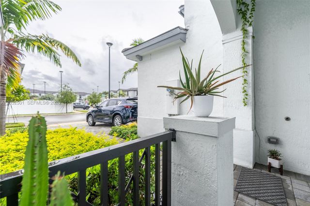 561 NW 204th St, Miami Gardens, FL 33169