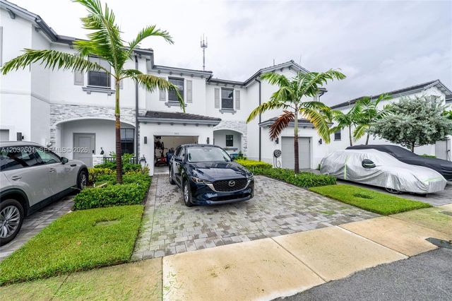 561 NW 204th St, Miami Gardens, FL 33169