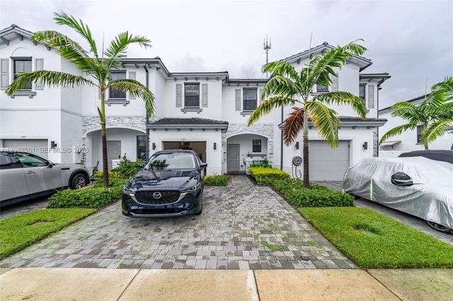 561 NW 204th St, Miami Gardens, FL 33169