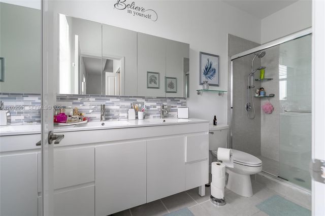 561 NW 204th St, Miami Gardens, FL 33169