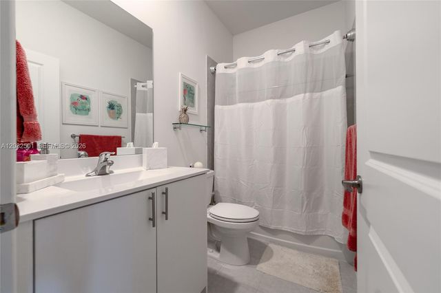 561 NW 204th St, Miami Gardens, FL 33169