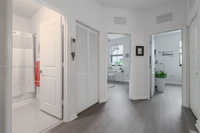 561 NW 204th St, Miami Gardens, FL 33169