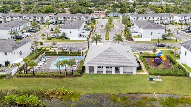 561 NW 204th St, Miami Gardens, FL 33169