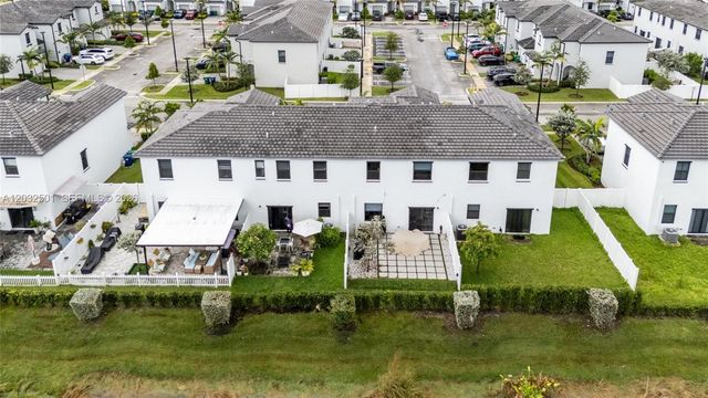 561 NW 204th St, Miami Gardens, FL 33169